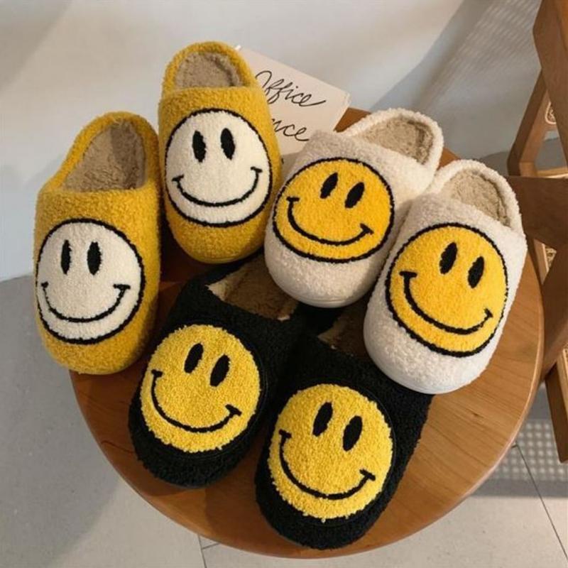 Womens Cartoon Smile Face Slippers Soft Plush Slippers Retro Preppy Slippers Happy Face Slippers Slip-on Cozy Indoor Outdoor Walking Shoes for Winter