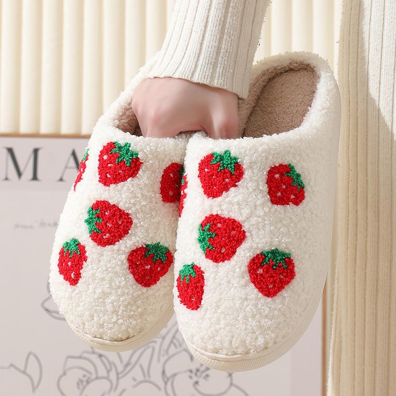 Women Slippers Cute Pattern Big Heart Strawberry Warm Soft Bedroom Shoes Fuzzy Closed Toe Sandals Non Slip House Bedroom Slippers Winter Indoor Outdoor Slipper