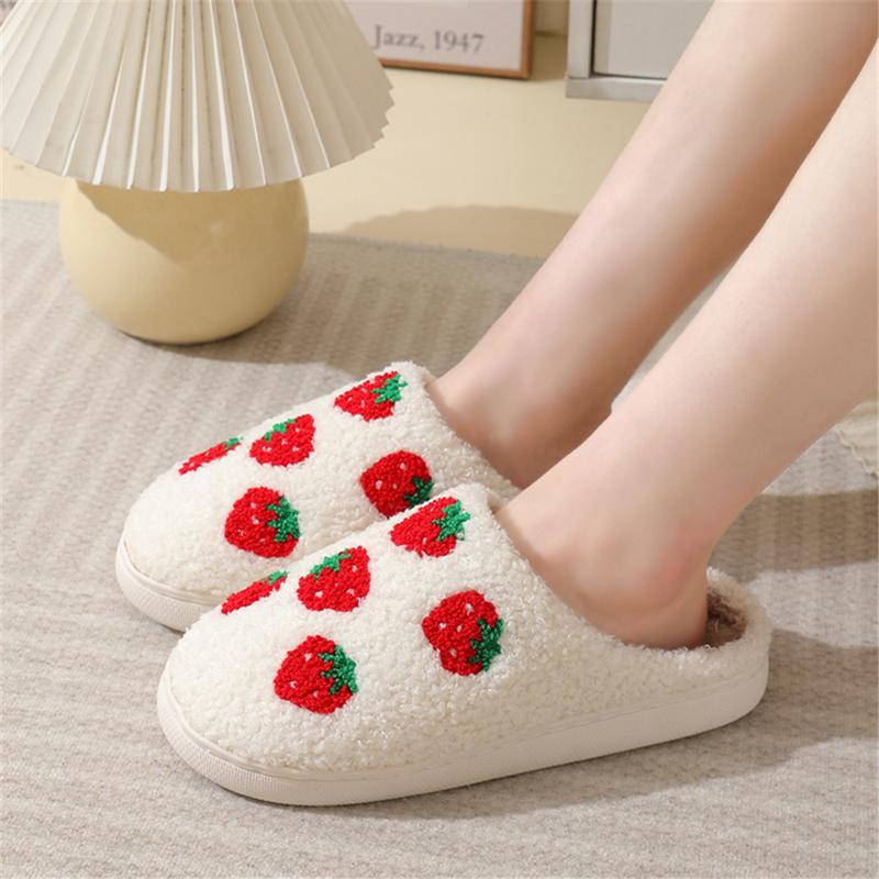 Women Slippers Cute Pattern Big Heart Strawberry Warm Soft Bedroom Shoes Fuzzy Closed Toe Sandals Non Slip House Bedroom Slippers Winter Indoor Outdoor Slipper