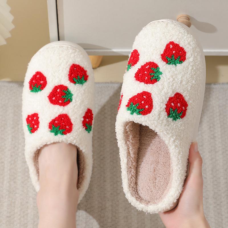 Women Slippers Cute Pattern Big Heart Strawberry Warm Soft Bedroom Shoes Fuzzy Closed Toe Sandals Non Slip House Bedroom Slippers Winter Indoor Outdoor Slipper